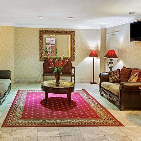 Ramada Overland Park Mission Экстерьер фото