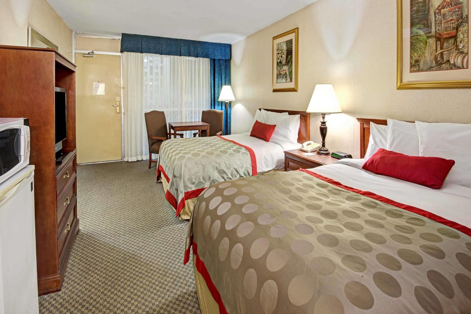 Ramada Overland Park Mission Экстерьер фото