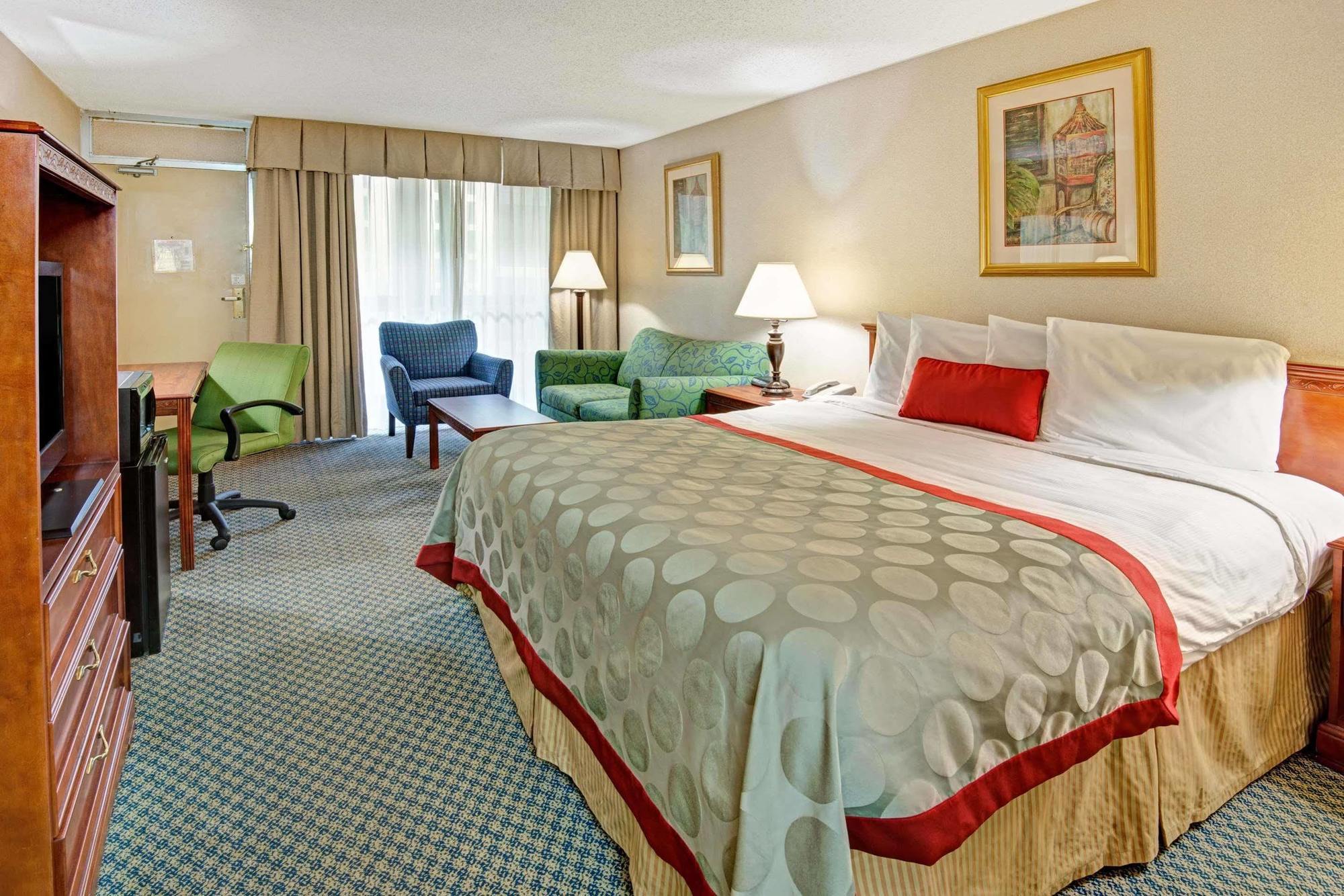Ramada Overland Park Mission Экстерьер фото