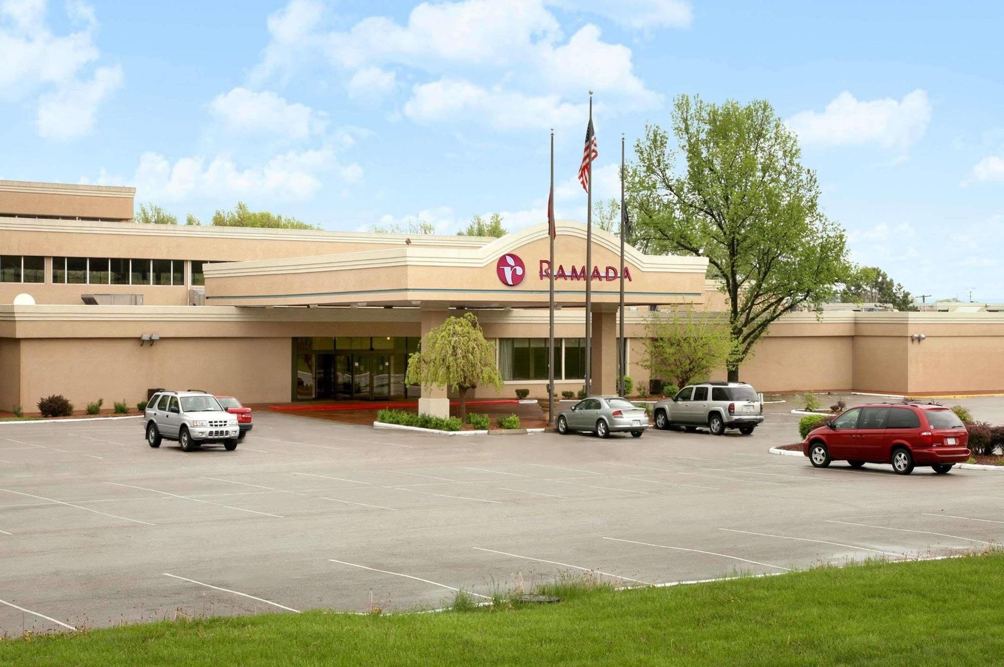 Ramada Overland Park Mission Экстерьер фото